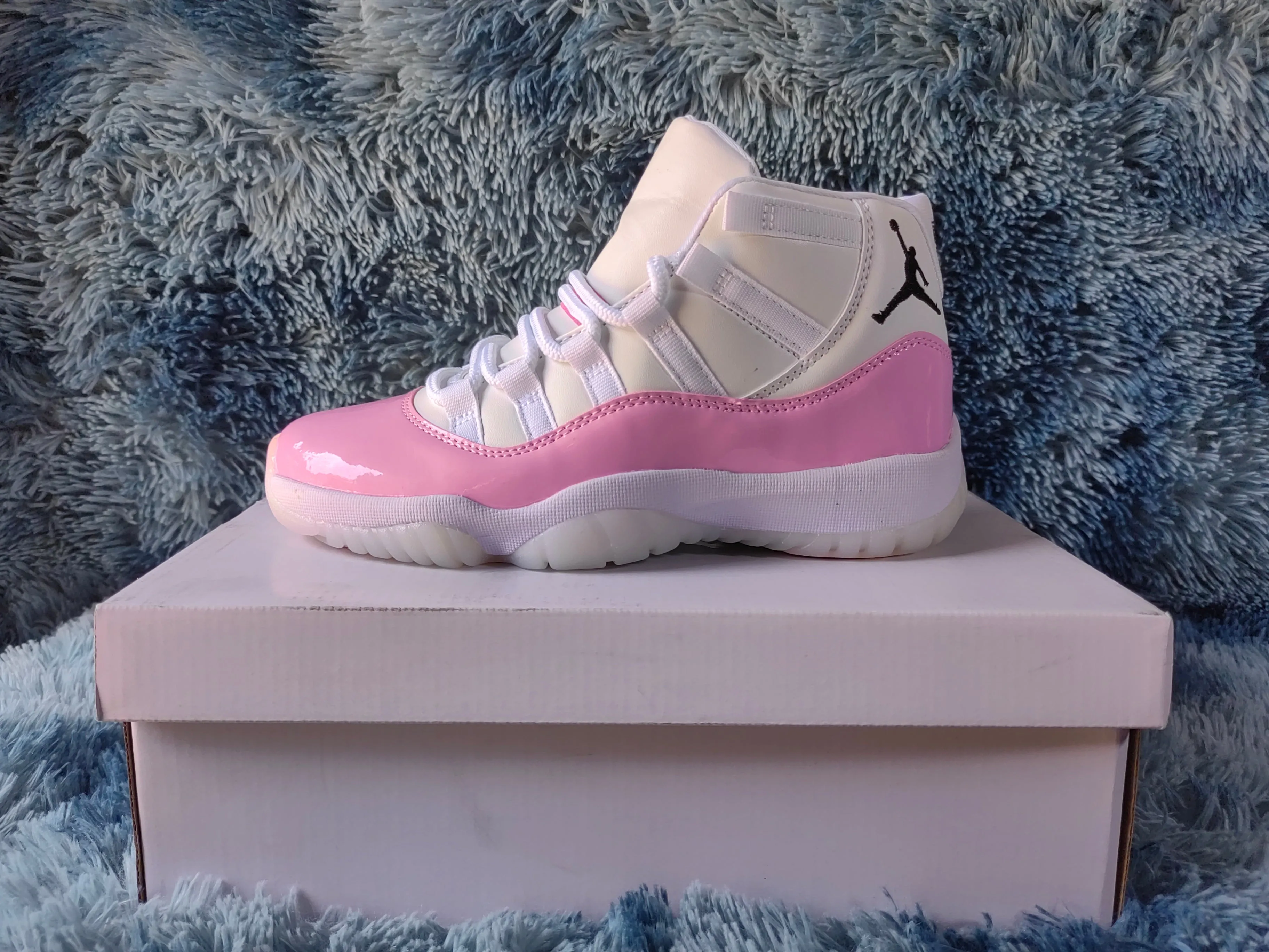 JORDAN 11 Pink